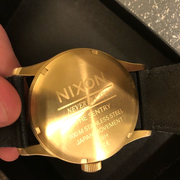 Nixon Sentry Leather Watch - Picture 3 of 5